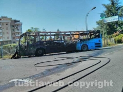 Vetralla - In fiamme pullman del Cotral