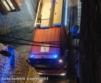 Viterbo - Incendio in via delle Caprarecce