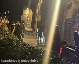 Viterbo - Incendio in via delle Caprarecce