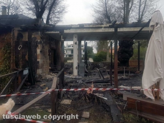 Capodimonte - In fiamme una pizzeria