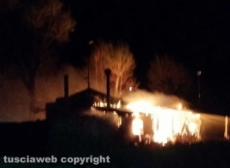 Capodimonte - In fiamme una pizzeria