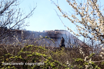 In fiamme vecchio casale a Mazzocchio