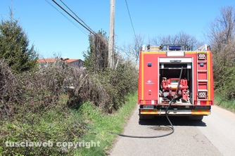 In fiamme vecchio casale a Mazzocchio