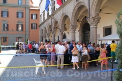 Santa Rosa - In fila per i biglietti