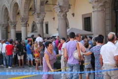 Santa Rosa - In fila per i biglietti