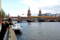 Artisti in lutto per la cultura anche a Berlino