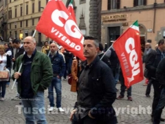 La manifestazione in piazza del Comune