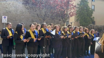 Unitus - In piazza San Lorenzo la cerimonia di consegna dei diplomi di laurea - Il coro
