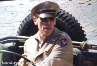 Catch-22 - Nel cast c'è anche Hugh Laurie ("Dr. House")