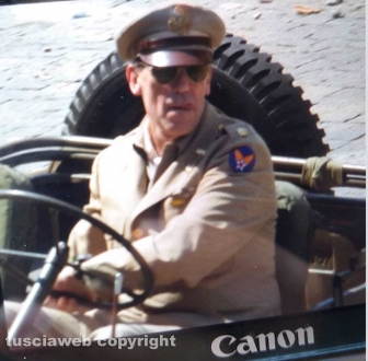 Catch-22 - Nel cast c'è anche Hugh Laurie ("Dr. House")