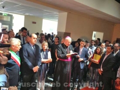 La benedizione del vescovo Lino Fumagalli