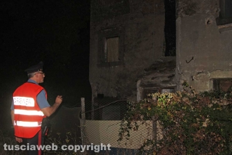 Viterbo - Rifiuti in fiamme sulla Tangenziale - I carabinieri