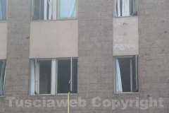 Incendiato palazzo al Sacrario - L\'intervento dei vigili del fuoco