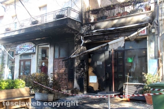 Incendio al bar Black out