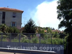 Le immagini del fumo che si vede da Viterbo