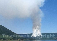 Incendio al lago di Vico