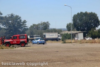 Viterbo - Vasto incendio al cimitero San Lazzaro - L'intervento dei soccorritori