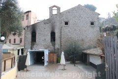 Incendio alla chiesa sconsacrata di via Faul