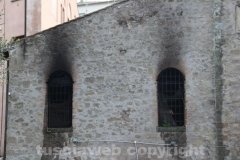Incendio alla chiesa sconsacrata di via Faul