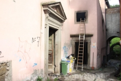 Incendio alla chiesa sconsacrata di via Faul