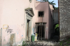 Incendio alla chiesa sconsacrata di via Faul
