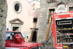 Incendio alla chiesa sconsacrata di via Faul