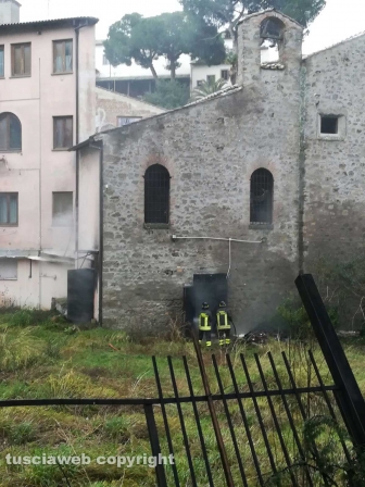 Viterbo - Incendio all'ex pub di valle Faul