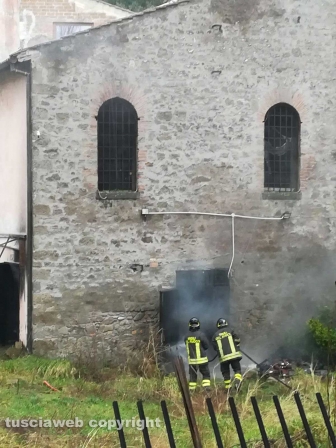 Viterbo - Incendio all'ex pub di valle Faul
