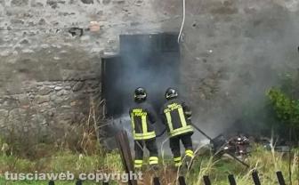 Viterbo - Incendio all'ex pub di valle Faul