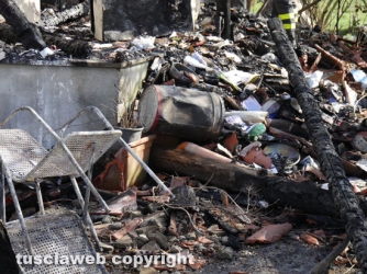 Incendio in casa, muore donna