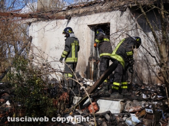 Incendio in casa, muore donna