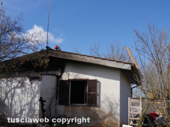 Incendio in casa, muore donna
