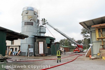Incendio in falegnameria