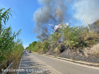 Incendio in strada Bagni