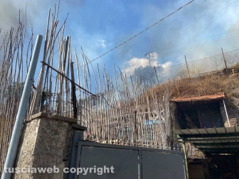 Incendio in strada Bagni