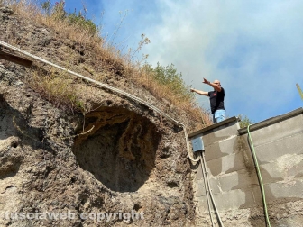 Incendio in strada Bagni