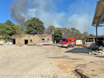 Incendio in strada Bagni