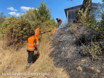 Incendio in strada Bagni