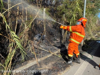 Incendio in strada Bagni