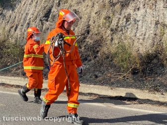 Incendio in strada Bagni