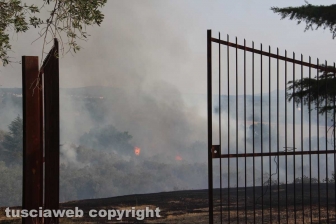Incendio in strada Quartuccio