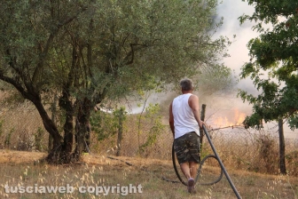 Incendio in strada Quartuccio
