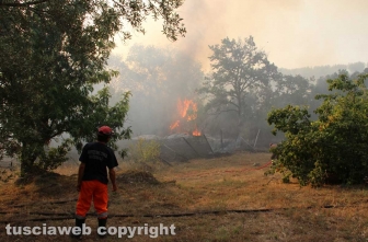 Incendio in strada Quartuccio