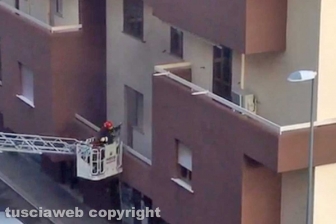 Viterbo - Incendio in un palazzo in via Belluno