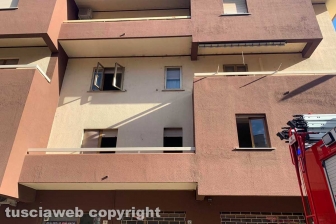 Viterbo - Incendio in un palazzo in via Belluno