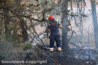 Viterbo - Incendio in via Edoardo Bordoni