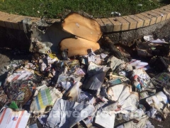 I cassonetti bruciati in via Saragat