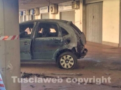 I cassonetti bruciati in via Saragat