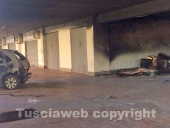 I cassonetti bruciati in via Saragat