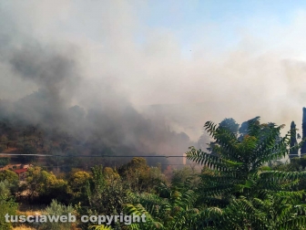 Giove - Incendio nel centro abitato